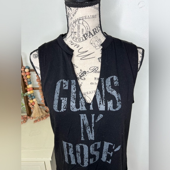Guns N’ Rose’ V-Neck Top - Picture 2 of 4